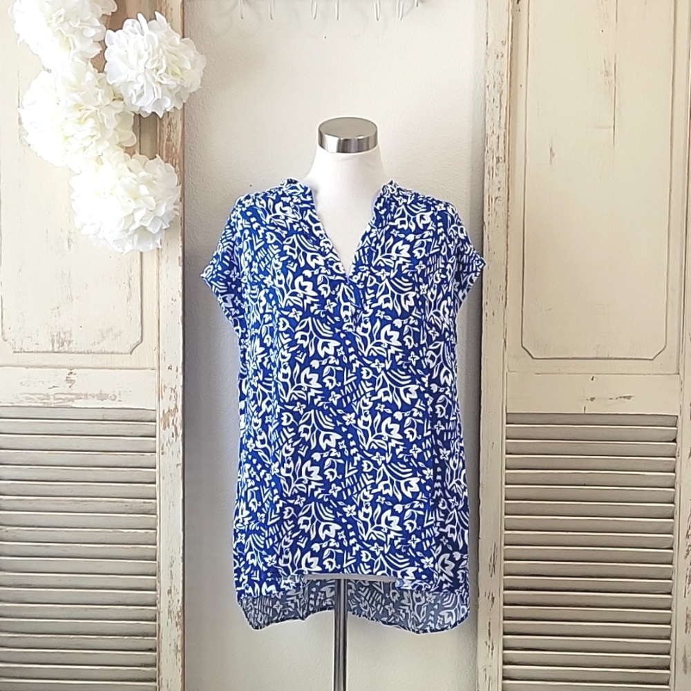 Pendleton woolenmills floral blue and white sleeveles rayon top size medium